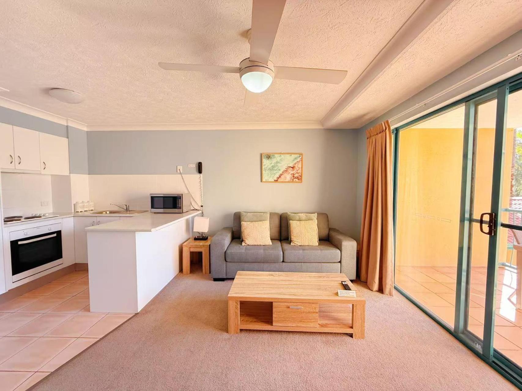 Karana Palms Resort Gold Coast Exterior photo
